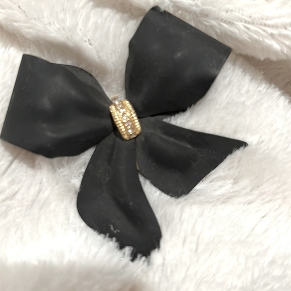 Black Vintage Metal Brooch w Rhinestone Center Gold Accent - New - Picture 4 of 10